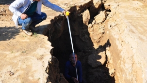 Manisa'da fay hattı üzerinde büyük yarık ve çukurlar oluştu