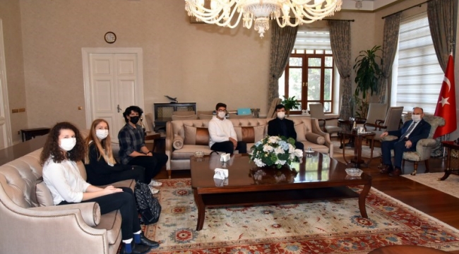 Öğrenciler vali Karadeniz'den bisikletli durak istedi