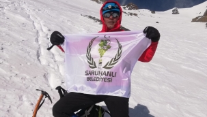 Saruhanlı dağcı Erciyes zirvesinde