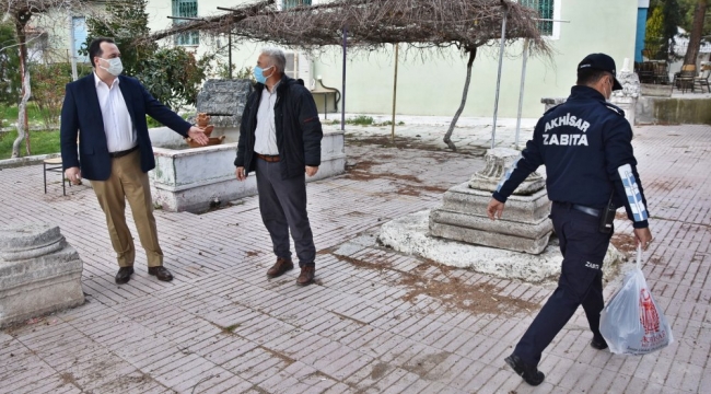 Akhisar Belediyesinden, karantinadaki halka yardım 