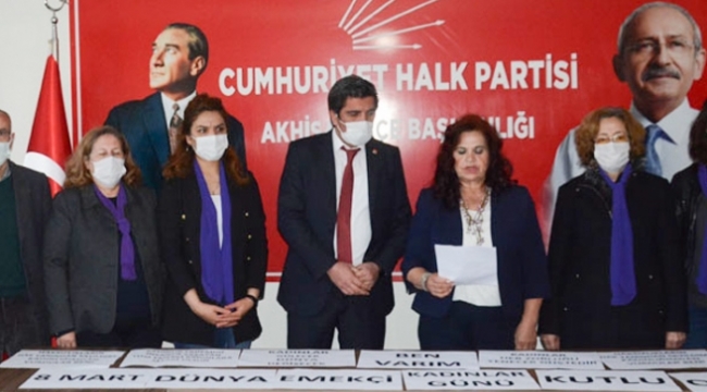 Akhisar'da CHP'li kadınlardan coşkulu 8 mart kutlaması