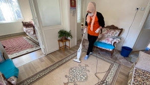 Belediye, evde bakım ve temizlik hizmetleri ekibi çalışıyor