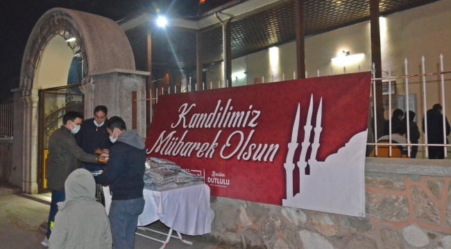 Belediye kandil simidi dağıttı 