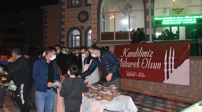 Belediye vatandaşlara kandil simidi ikram etti