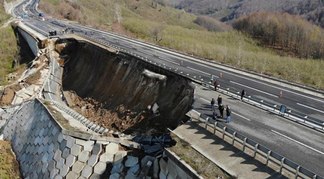 Düzce Zonguldak karayolu çöktü.