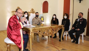 Gelinlik yerine formasını giydi