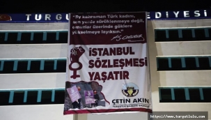 İstanbul sözleşmesini destekleyen dev pankart