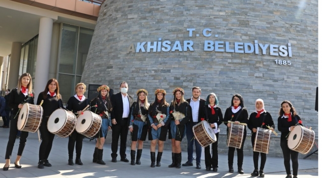 Kadınların gününde yer yerinden oynadı