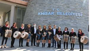 Kadınların gününde yer yerinden oynadı