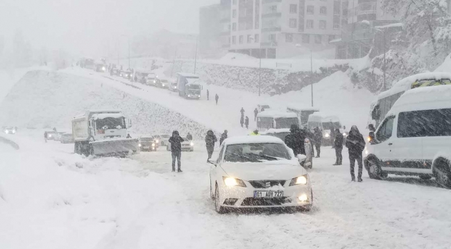 Maden işcilerine kar engeli
