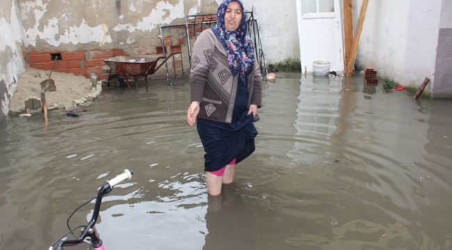Manisa'da evleri su bastı