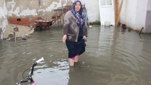 Manisa'da evleri su bastı