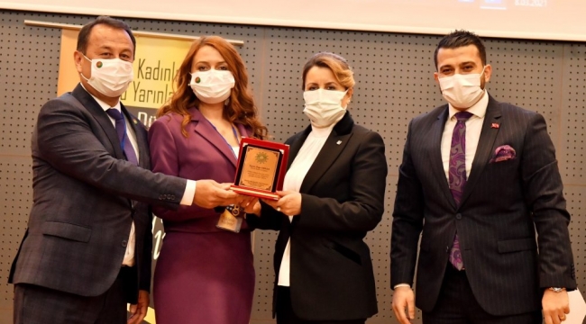 Manisa'nın başarılı iş kadınları ödüllerini aldı