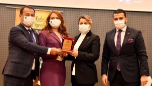 Manisa'nın başarılı iş kadınları ödüllerini aldı