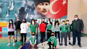 Saruhanlı geçler BADMİNTONDA 3. oldu