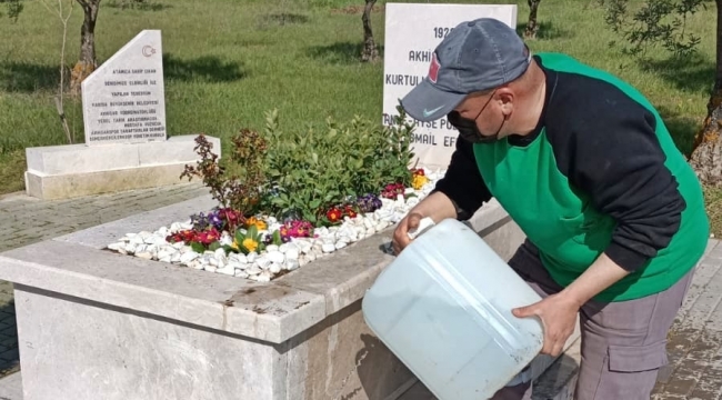 Şehit mezarlar temizlendi