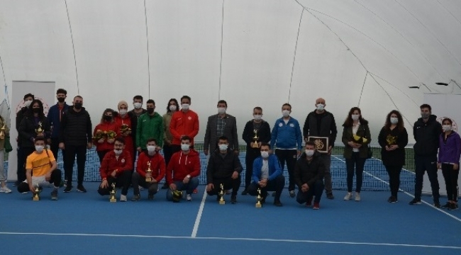 TIP bayramı tenis turnuvası ödülleri sahiplerini buldu