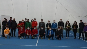TIP bayramı tenis turnuvası ödülleri sahiplerini buldu