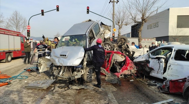TIR'ın freni patladı 3 ölü,21 yaralı