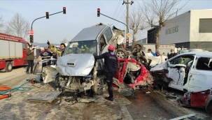 TIR'ın freni patladı 3 ölü,21 yaralı