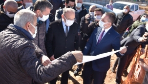 ​​​​​​​Vali Karadeniz Soma'da şehit ailesini ziyaret etti