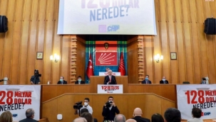 Afişi kürsüye taşıdı