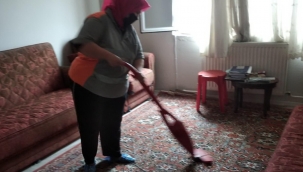 Akhisar belediyesi yaşlı, engelli vatandaşlara temizlik hizmeti