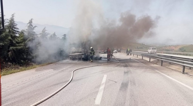 Ankara E-96 karayolunda korkutan kamyon yangını