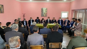 Bağlarda incelemede bulunan CHP heyeti üreticileri dinledi