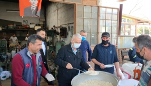 Başkan Bilgin pilav dağıttı