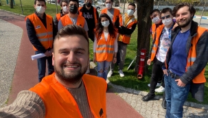 CHP'li gençlerden örnek davranış