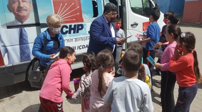 CHP'liler çocuklar sevindirdiler