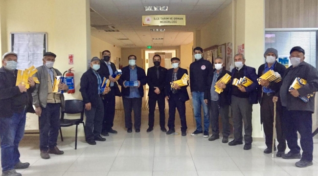Demirci'de arı üreticileri ve çiftçilere ilaç desteği