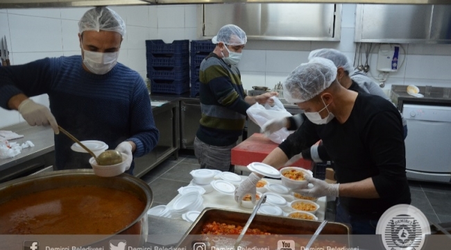 Demirci'de yardıma muhtaç 55 aileye yemek