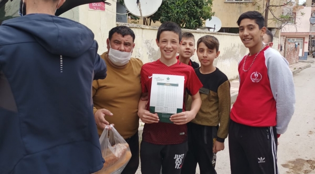 Gelecek partisi'nden yoksullara ekmek ve pide dağıtımı