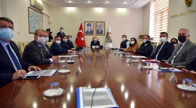 Kadına şiddet masaya yatırıldı