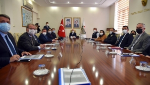 Kadına şiddet masaya yatırıldı