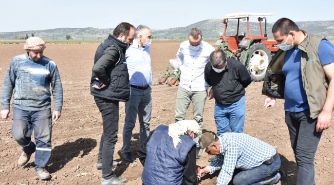 Öztürk,ekim alanlarını denetledi