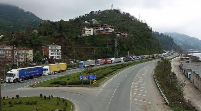 TIR kuyruğu 20 kilometreyi aştı