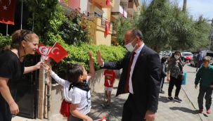 Turgutlu'da 23 nisan coşkusu sokaklara taştı