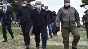 Vali Karadeniz, Spil Dağı milli parkında incelemede