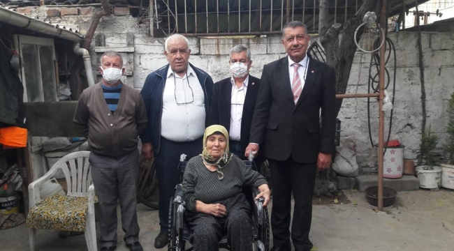 Vatandaşa tekerlekli sandalye 