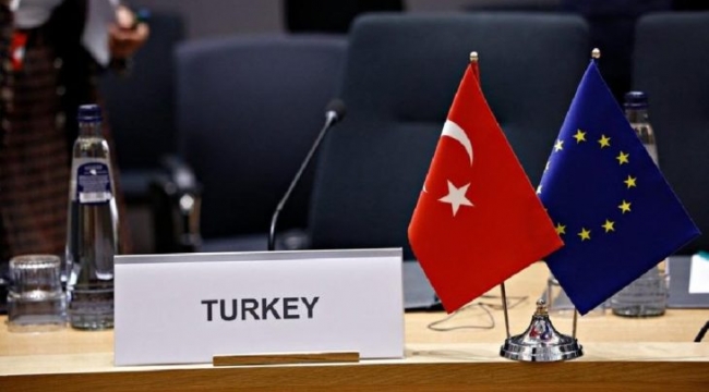AB Türkiye'nin tam üyelik müzakerelerini askıya aldı