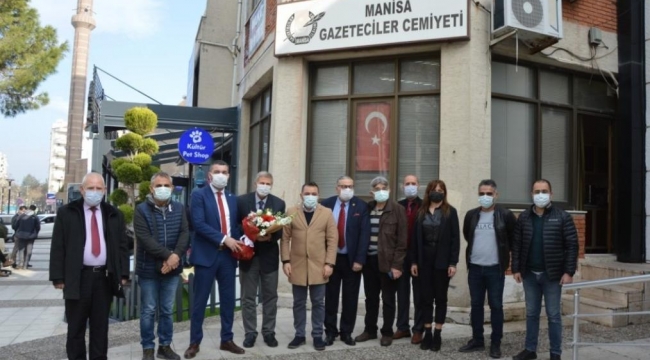 Akan, "Gazeteciler işsizlikle,hapisle ve canlarıyla tehdit ediliyor"