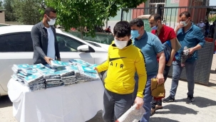 Akhisar belediyesi cami cemaatına tespih ve seccade dağıttı