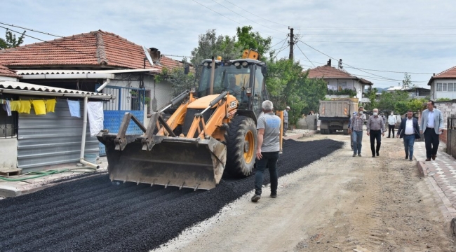 Akhisar'da belediyenin asfalt atağı