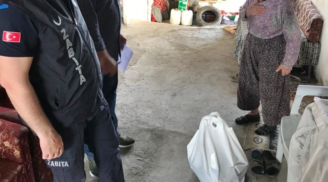Akhisar'da yardım kolilerinin dağıtımı 