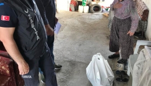 Akhisar'da yardım kolilerinin dağıtımı 