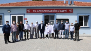 Aşevinde kazanlar yoksullar için kaynıyor