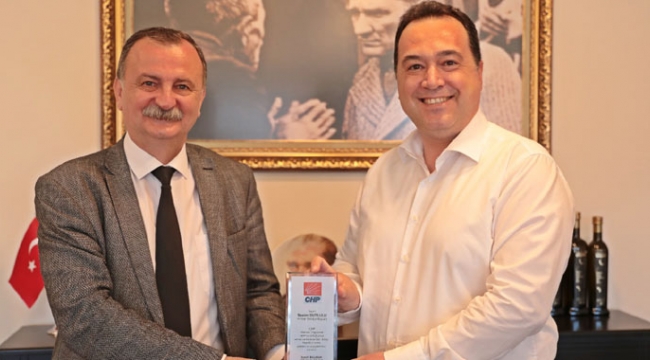 Başkan Dutlulu'nun Akhisar'ın gelişmesine döktüğü 'TERE' ödül 